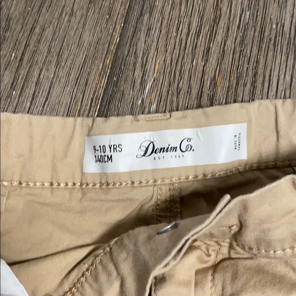 Shorts - Picture 3 of 3